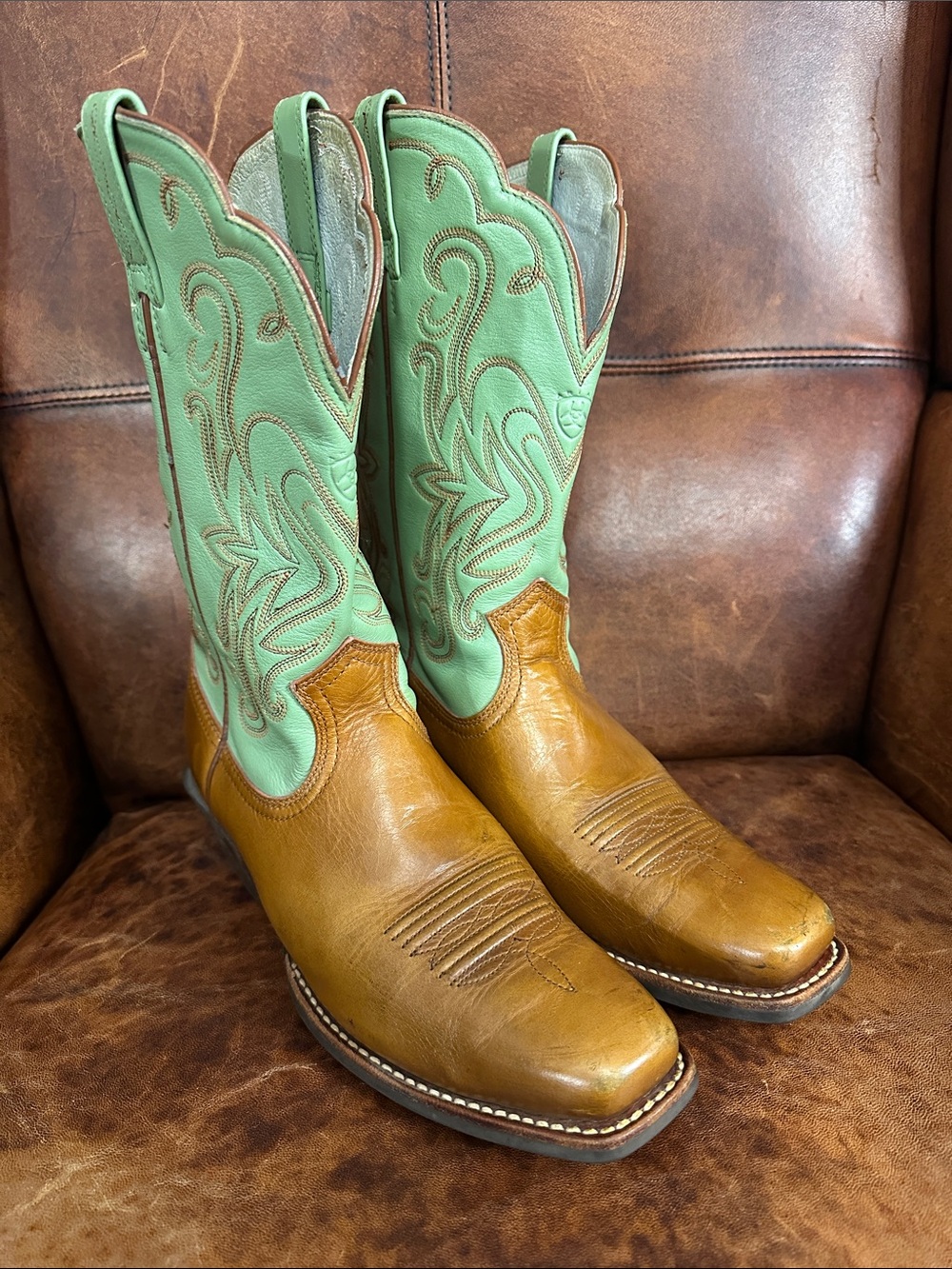 Ariat Women’s 7.5 Two-Tone Western Square Toe Boots ATS